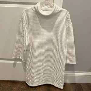 White long sleeve oversized dress. Zara. Small. Like new.